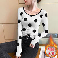 This double-sided German velvet base layer shirt is a slimming top for women in autumn and winter. It is a warm, brushed long-sleeved T-shirt with a stylish polka dot inner layer thumbnail 2