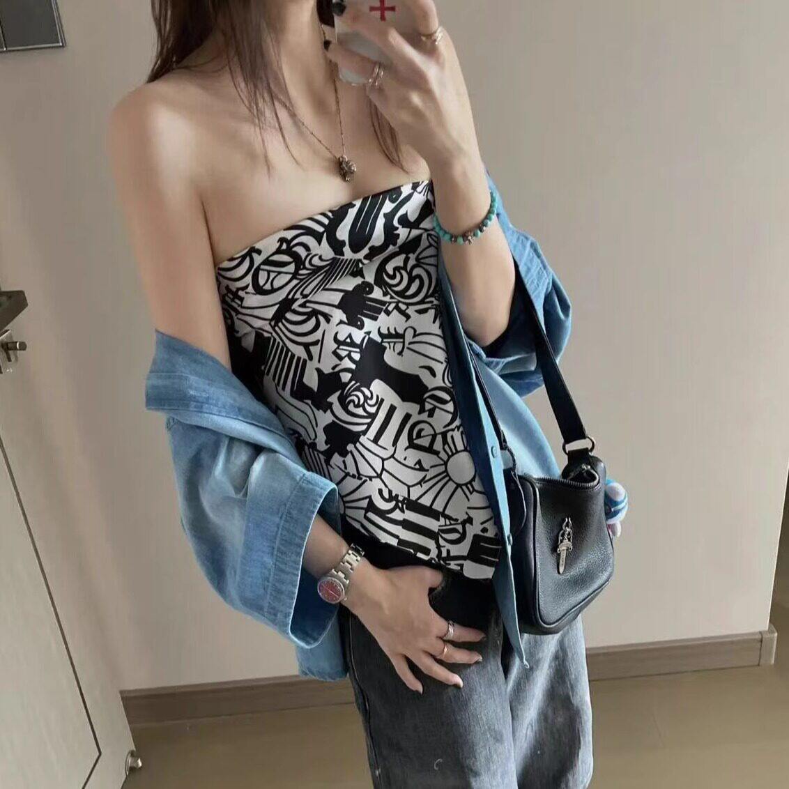 26年夏季新款梵文涂鸦丝巾女黑白满印百搭可做抹胸方形披肩