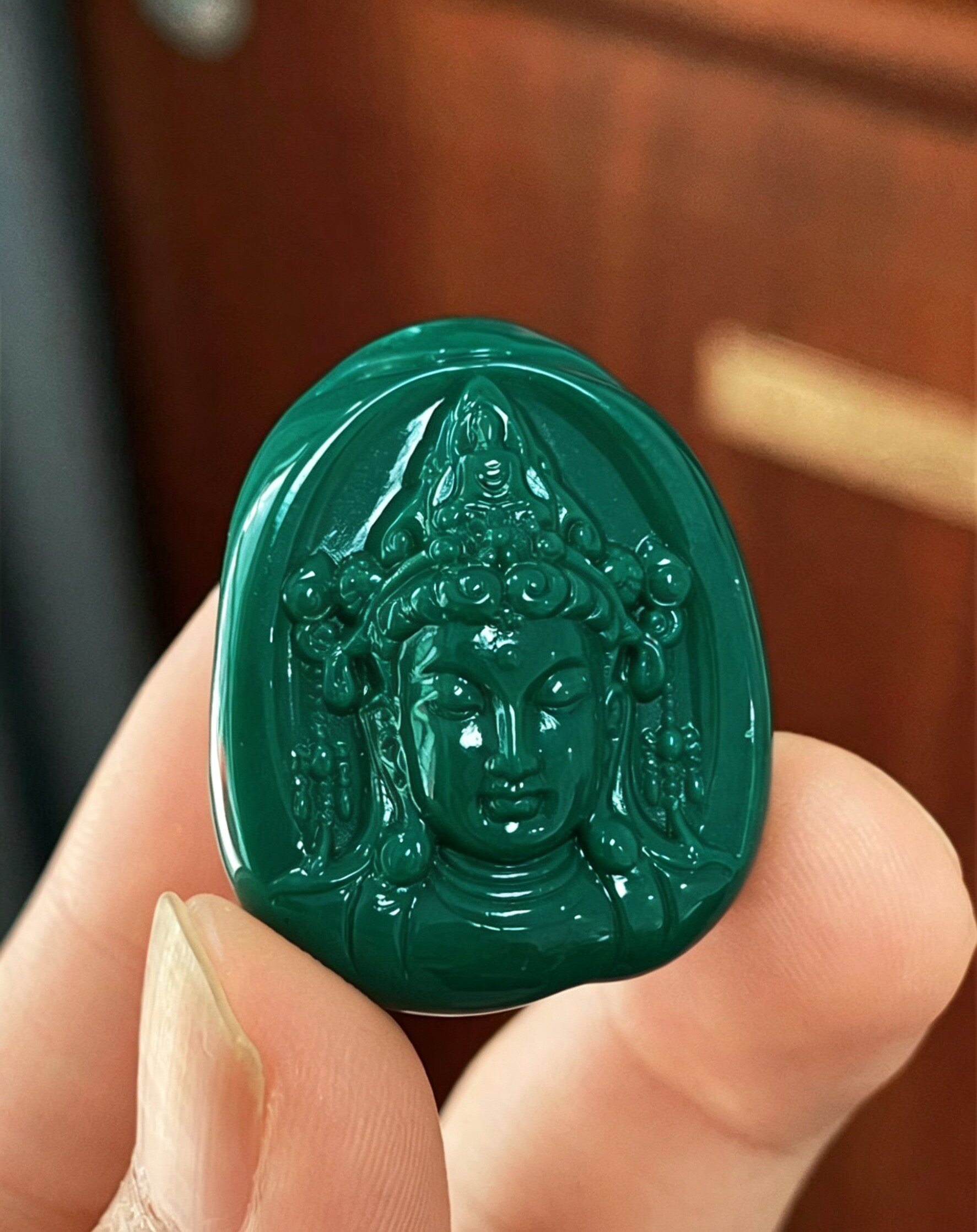 原矿绿松石高瓷绿精雕观音吊坠颈饰