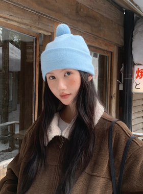 蓝色毛球秋冬保暖百搭针织帽女