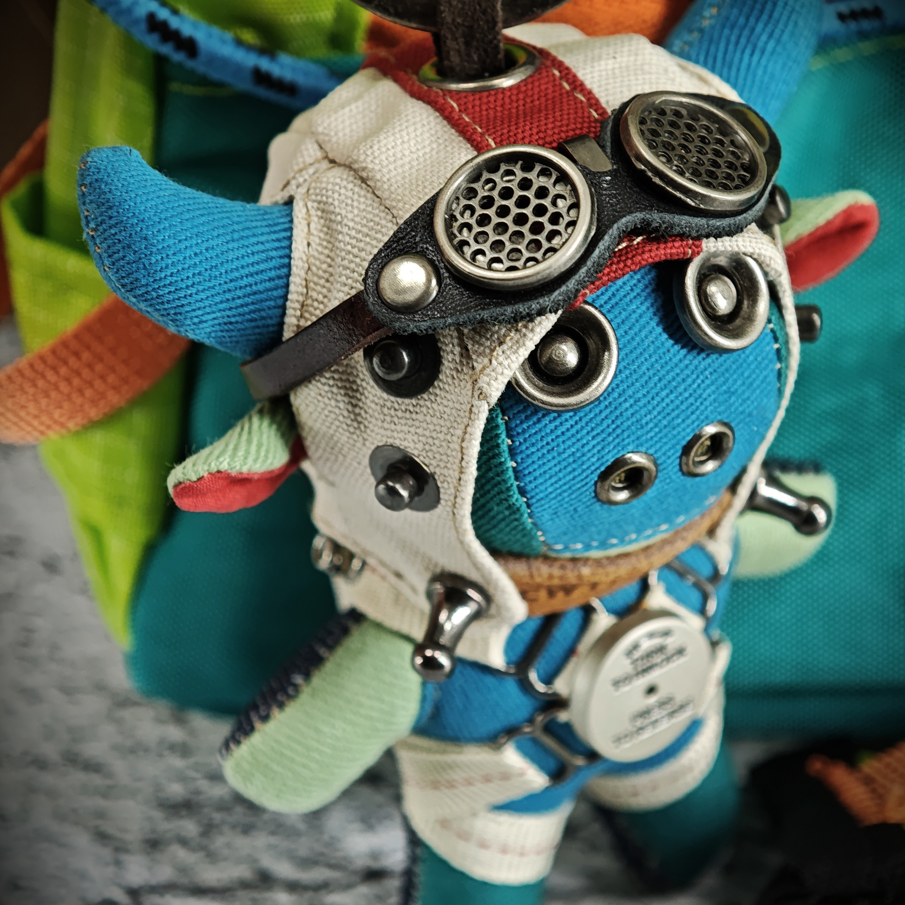 原创飞行员之复古撞色小萌牛稀奇古怪的高级玩偶背包挂件生日礼物