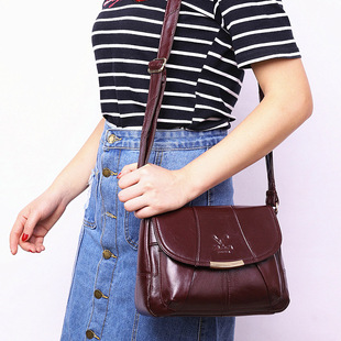 中老年背包女斜挎包真皮百搭老年人斜挎包女小包婆婆轻便单肩跨包