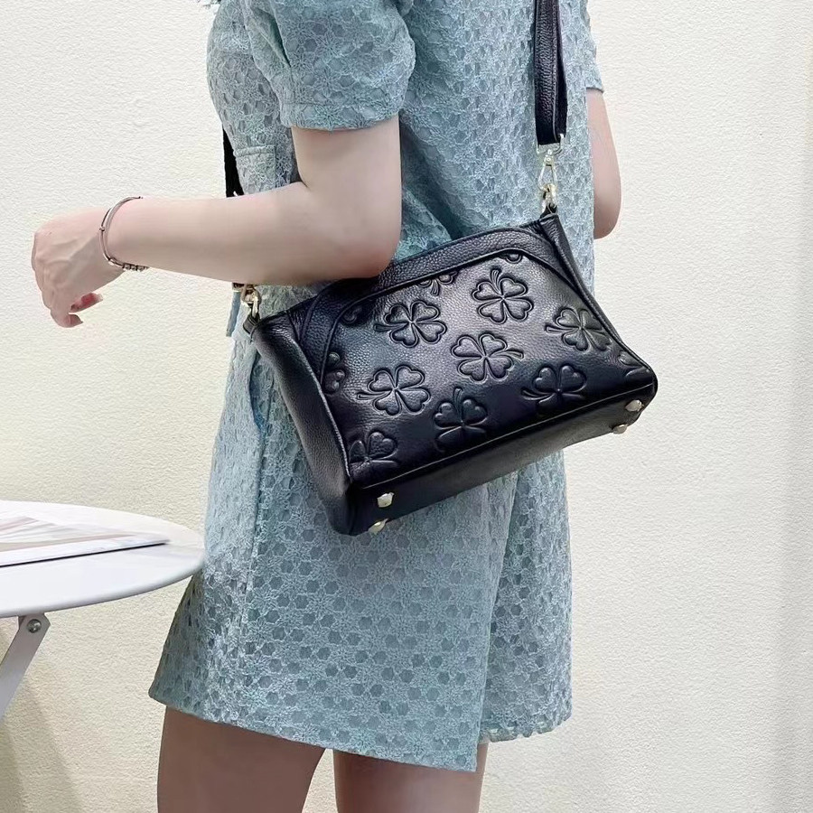 真皮女包全头层牛皮单肩斜挎两用包软牛皮时尚压花中年妈妈斜背包