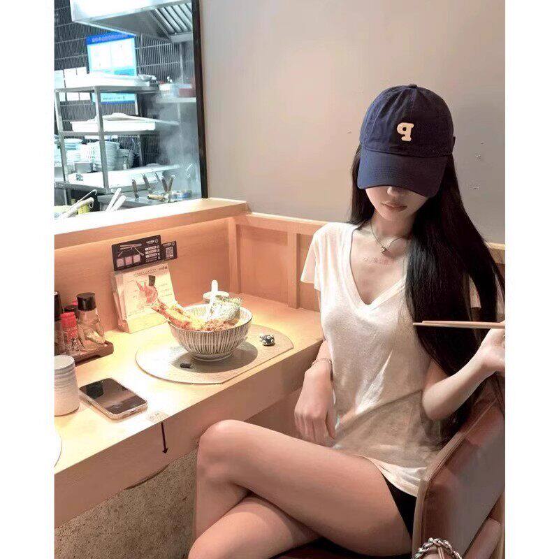 慵懒风休闲白色V领露锁骨短袖T恤女夏季简约气质显瘦正肩百搭上衣