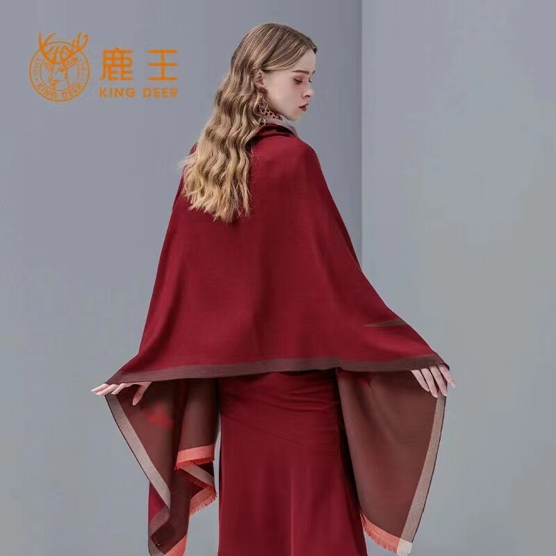 鹿王羊绒精纺缩绒提花披肩百搭保暖2022秋冬新款休闲时尚动物围巾
