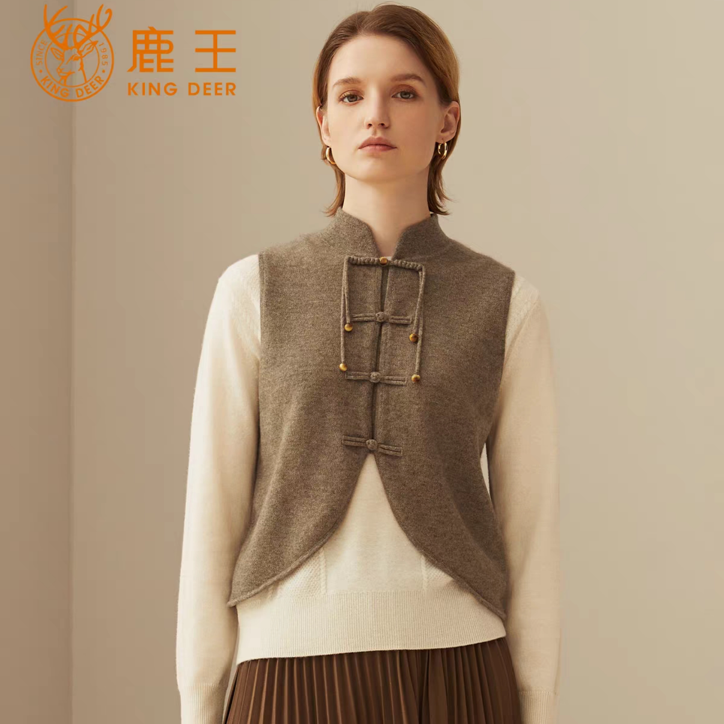 鹿王山羊绒女立领盘扣针织马甲潮