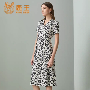 鹿王复古印花连衣裙女V领收腰显瘦中长裙春夏新款