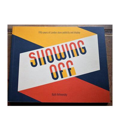 【现货】争奇斗艳：伦敦商店宣传与陈列五十年 Showing Off 原版英文室内设计装饰