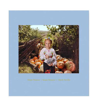 【现货】马克-内维尔：用书籍停止战争 MARK Neville|Stop Tank with Books 英文原版进口摄影集 善本图书