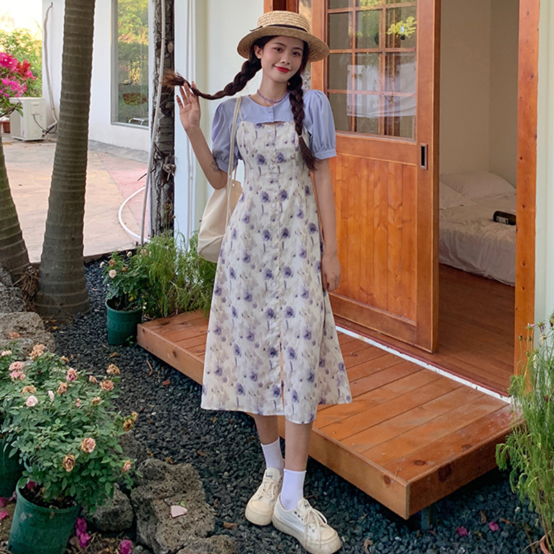 A two-piece set of real-life ink suspender skirt with sunscreen shirt