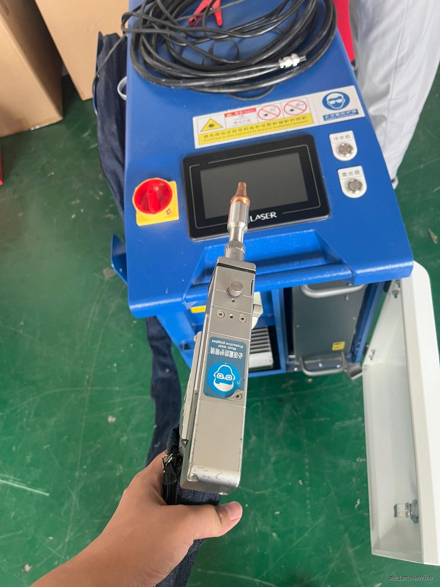 手持激光焊接机。成色几乎全新,没怎么用。1500W .去年买