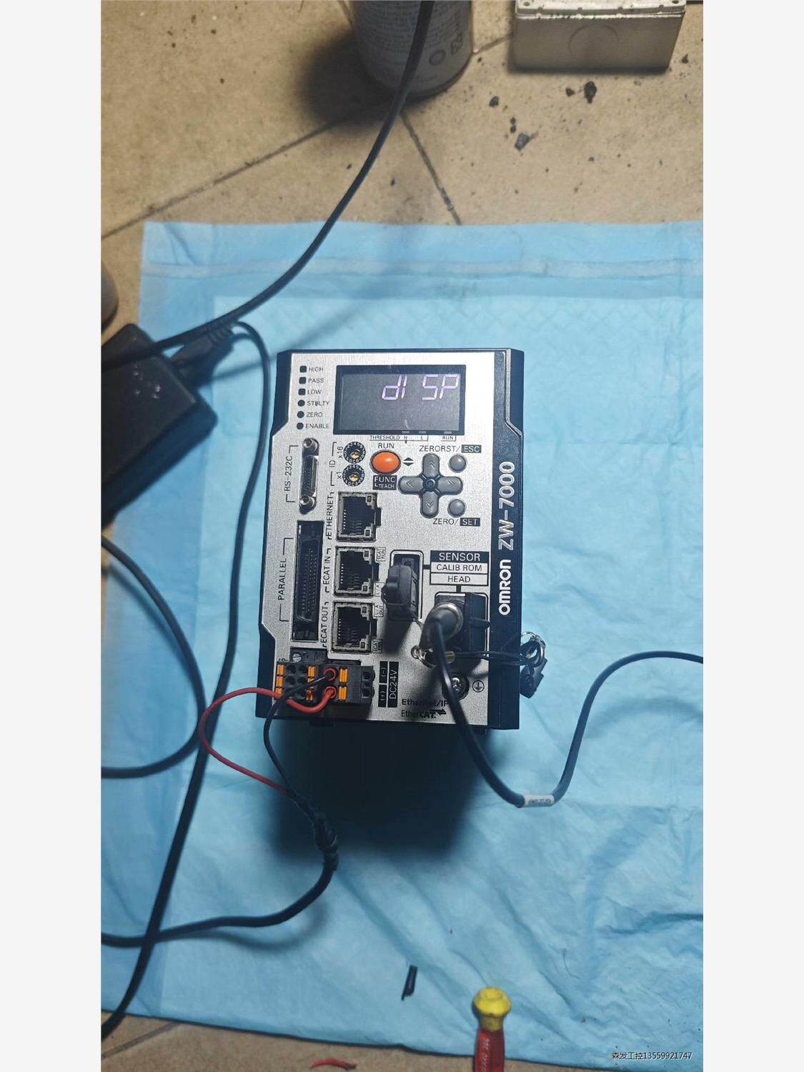 欧姆龙光纤移位传感器出售，型号zw-7000t+zw-s70