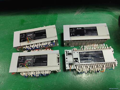 三菱FX5U-64MT/ES，二手拆机，成色如图，功能包好，议价商品