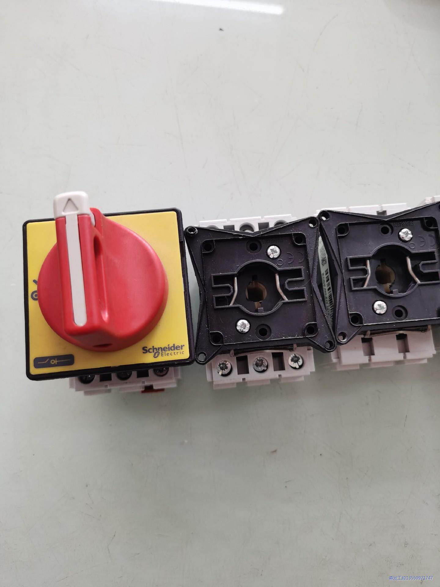 闲置 施耐德三相负荷隔离开关手柄一个，V02C，12A，本体议价商品