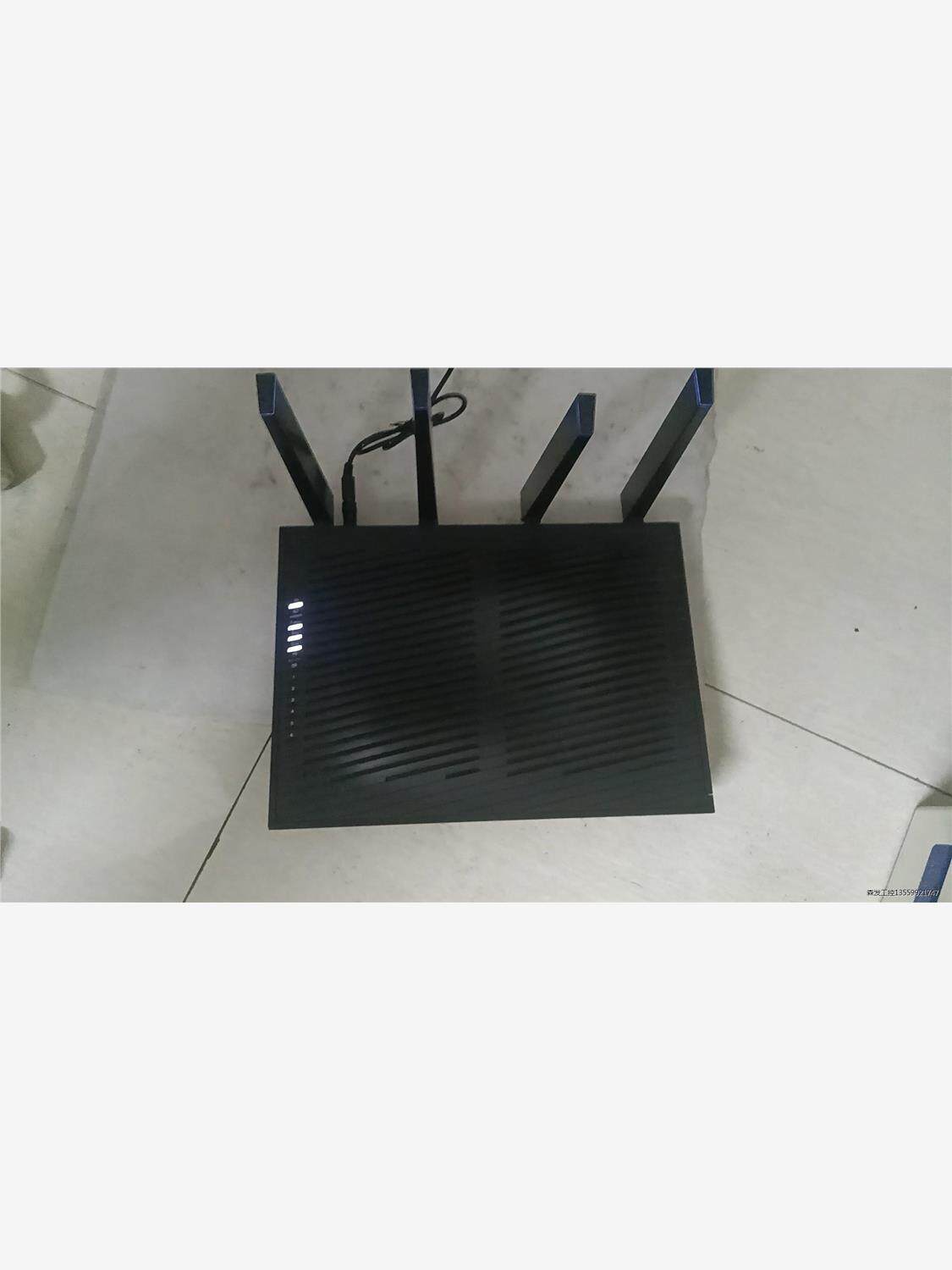 网件Netgear夜鹰r8500路由器（裸机无任何配件）