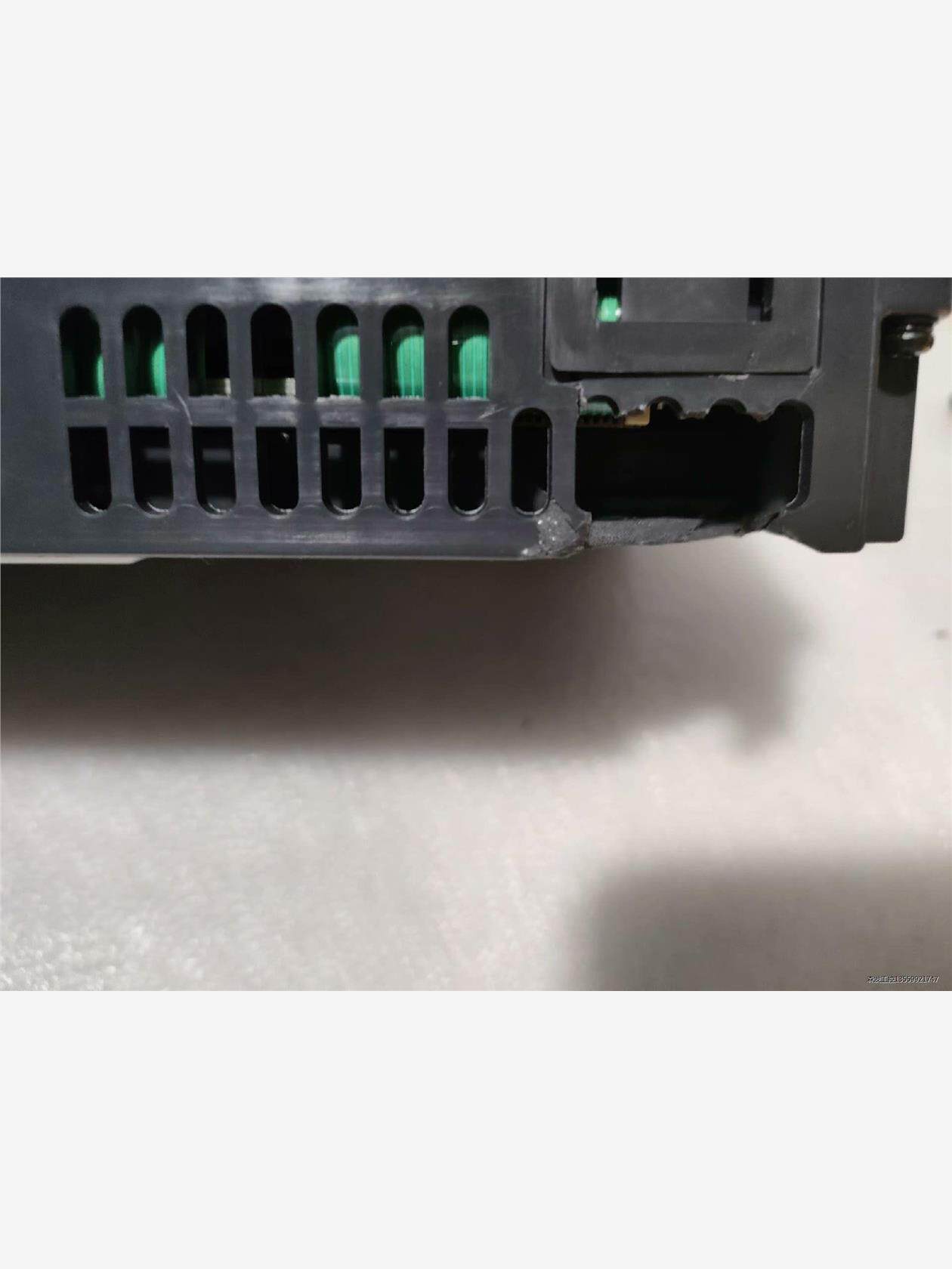 二手触摸屏，三菱A975GOT-TBA-B外壳破损，玻璃裂，