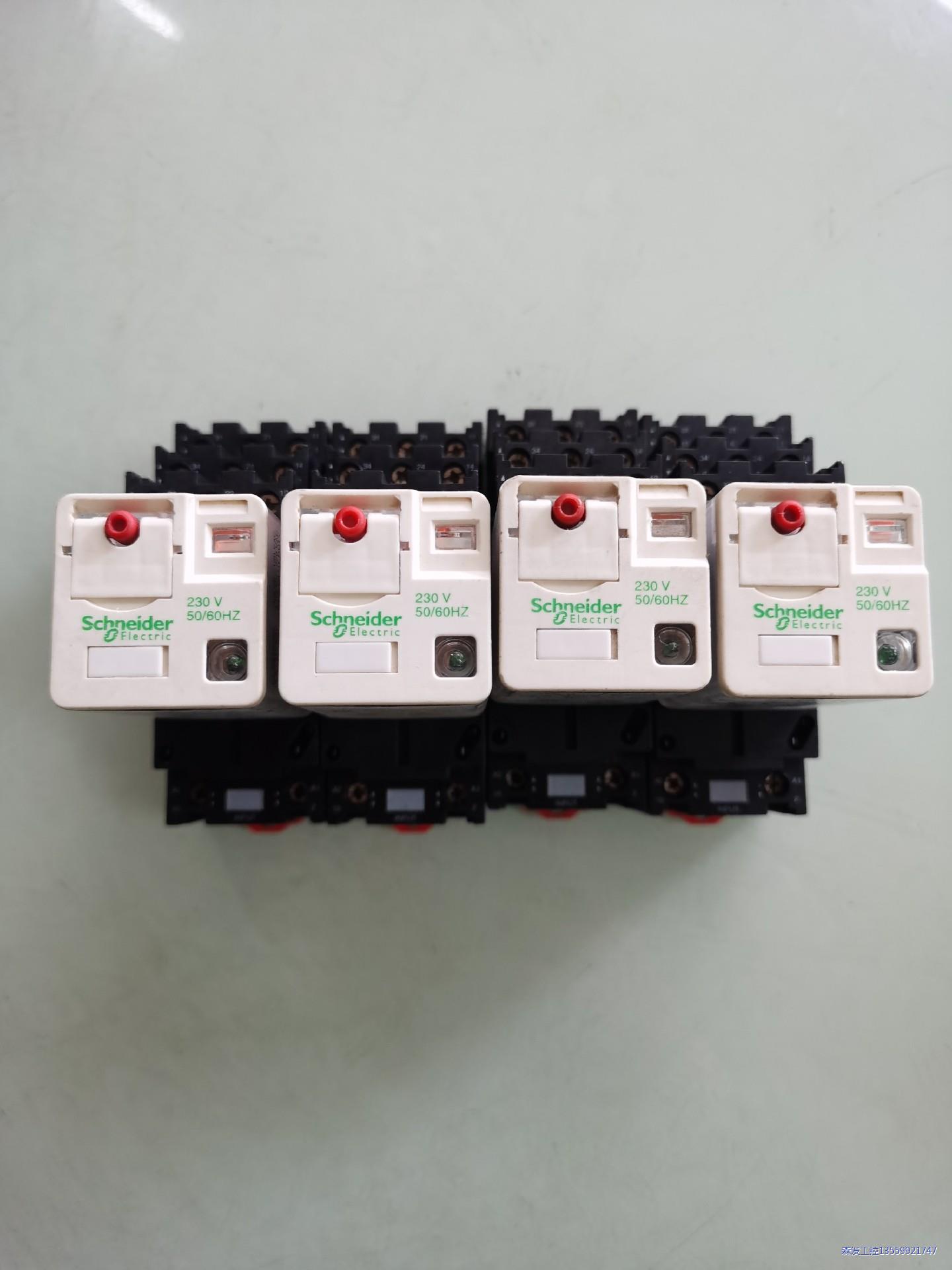 闲置 正品施耐德中间继电器RUMC 3AB2P7，11脚AC议价商品