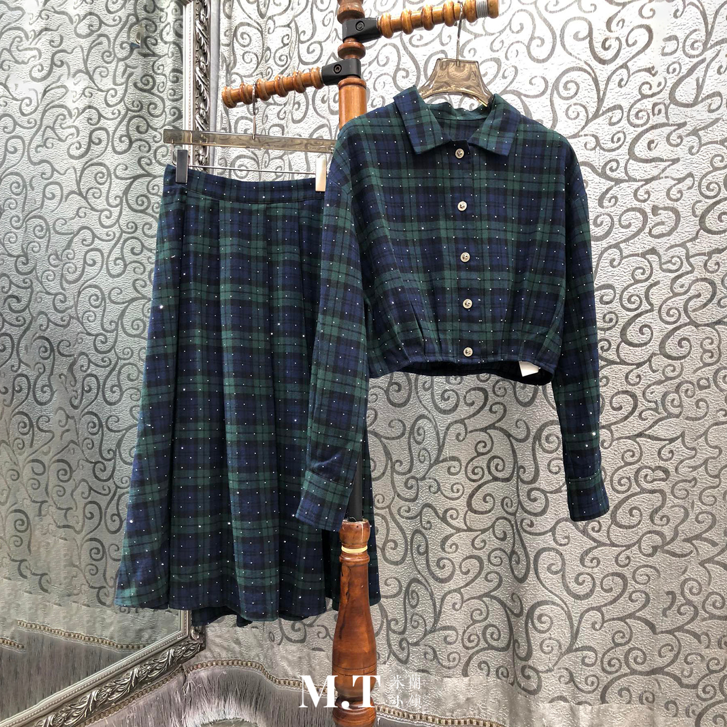 米兰小镇南油高版本复古高智风格子烫钻短款长袖衬衫+半裙套装K11