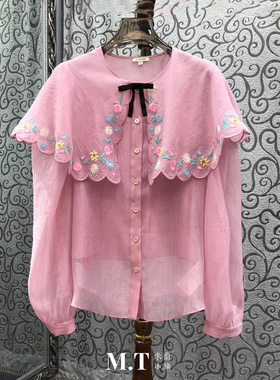 X米兰小镇南油高版欧货领口小蝴蝶结刺绣彩色小花透视斗篷衬衫A12