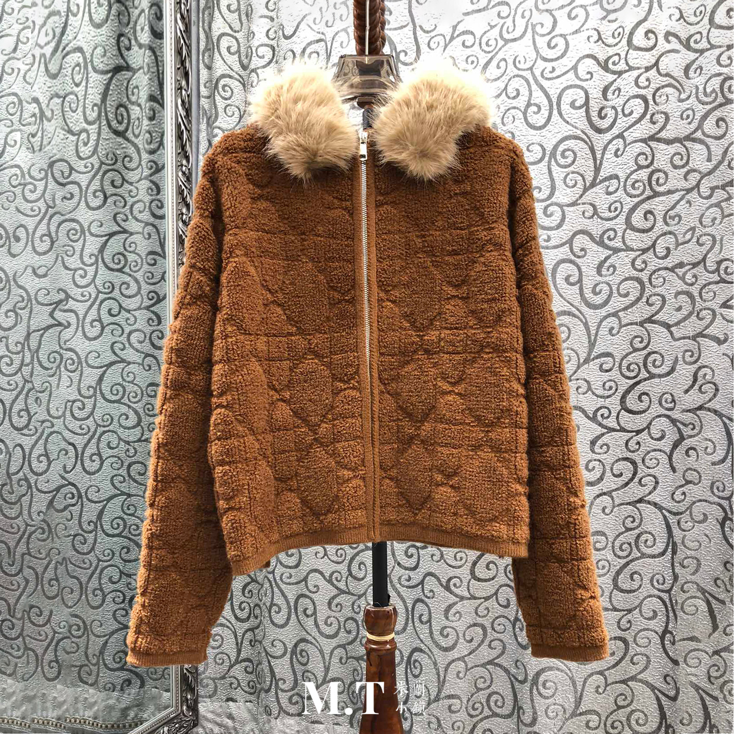 米兰小镇南油高版本欧货保暖百搭立体绗缝毛领连帽拉链短外套K11