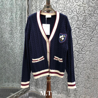 米兰小镇南油高版本欧货复古高校Vintage撞色V领徽章针织开衫J23