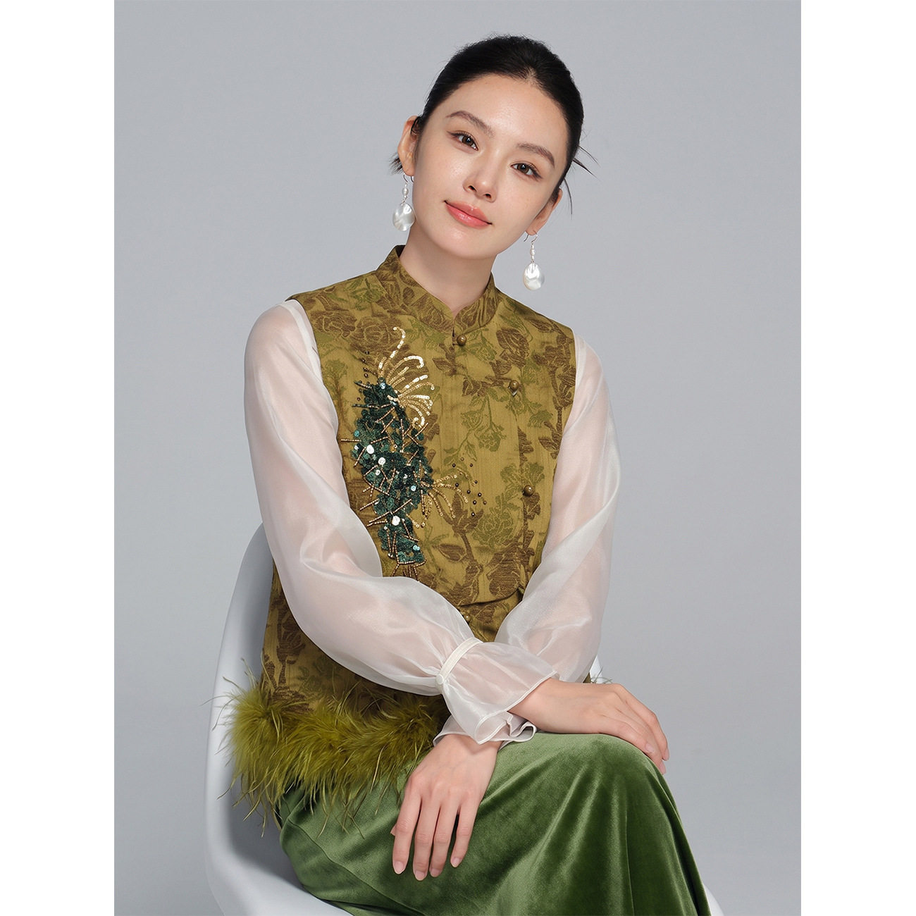 新中式重工刺绣钉珠马甲女国风鸵鸟毛绣花坎肩外搭背心