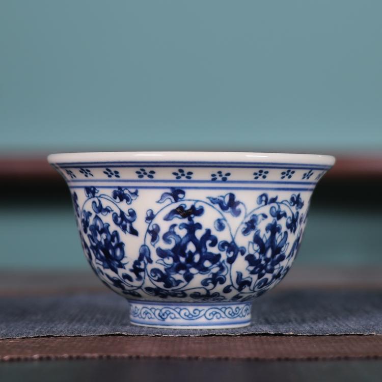 红旗瓷厂稀土青花缠枝莲压手杯