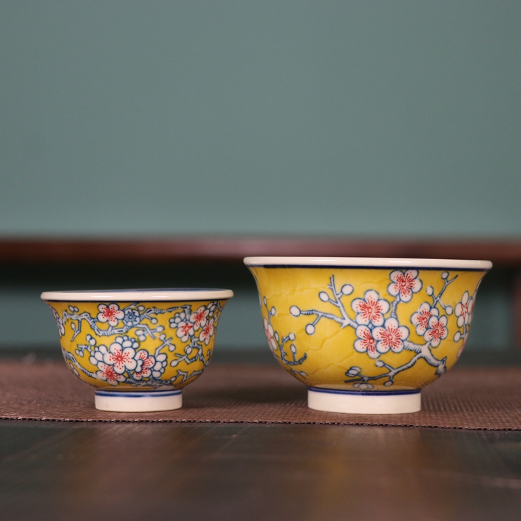 釉下彩黄冰梅压手杯黄稀土珍品主人杯景德镇青花红梅60年代老厂货