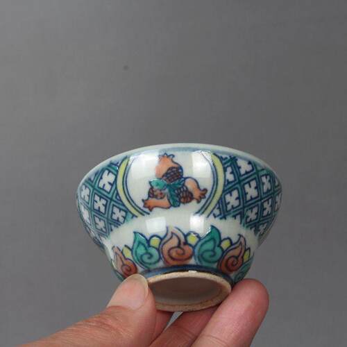 景德镇高温釉下红彩缠枝莲茶杯