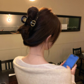 奢雅典范 蜜桃茶 字母CD鲨鱼夹气质高级感大号发量大头发抓夹