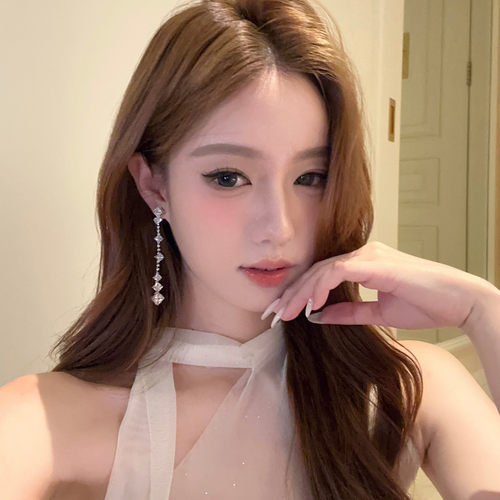 晨暮千金方形闪钻流苏耳环