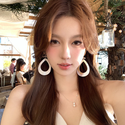 温柔白月光淡水贝壳水滴状耳环