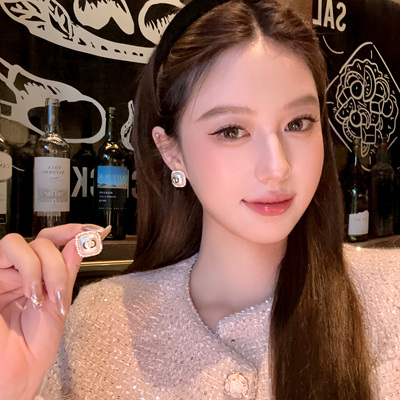 气质小香满钻CD字母耳钉