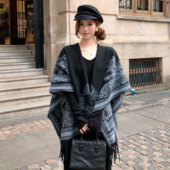 伦敦雾章 国风水墨画大披肩女外搭高级感开叉斗篷冬保暖针织披风