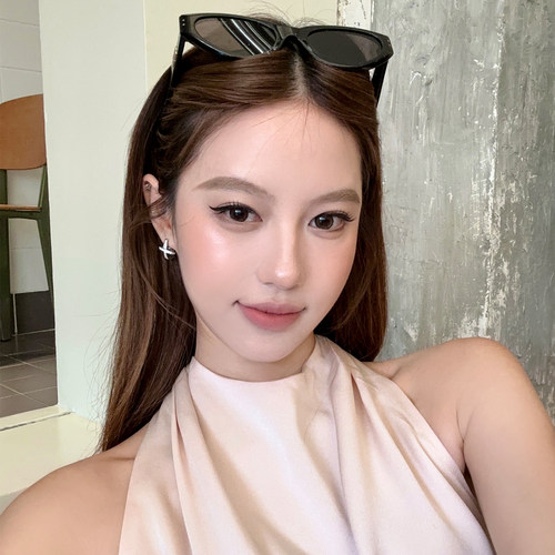 智感欧尼满钻十字星耳环