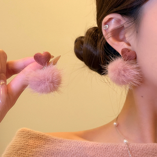 粉嫩爱心毛球耳环秋冬绝美气质温柔毛绒耳饰 莓果cake 蜜桃茶
