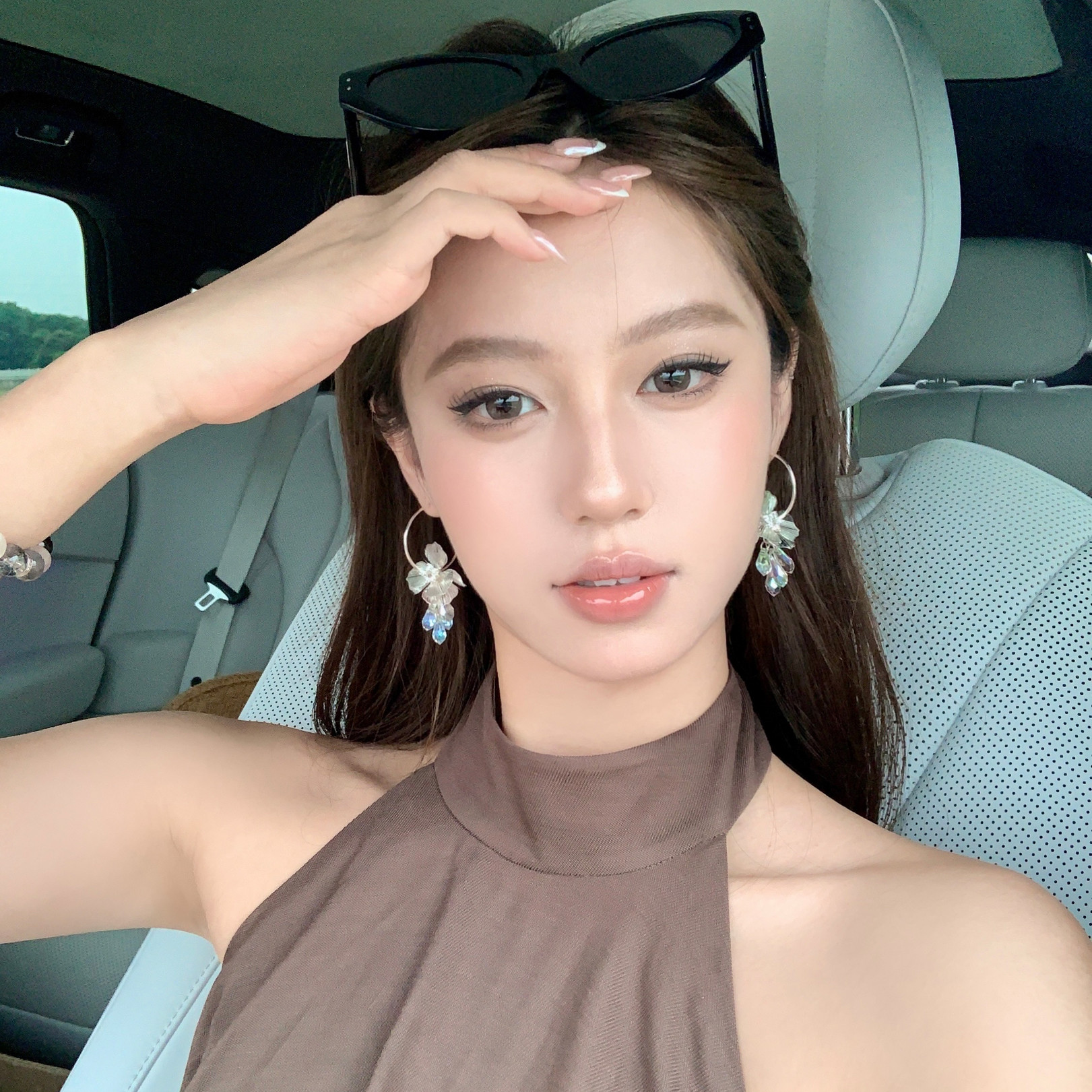 巴黎秀场设计感水晶花朵耳环