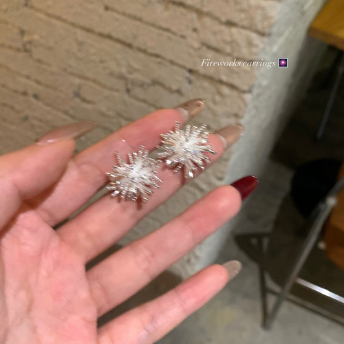 蜜桃茶新年旋律氛围感烟花耳钉