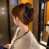 高智小香 蜜桃茶 赫本风闪钻蝴蝶结三角抓夹秋冬半扎发鲨鱼夹