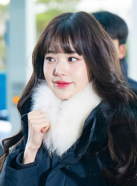 【蜜桃茶】张元英同款白色毛毛围脖护颈女冬季保暖高级感毛绒围巾