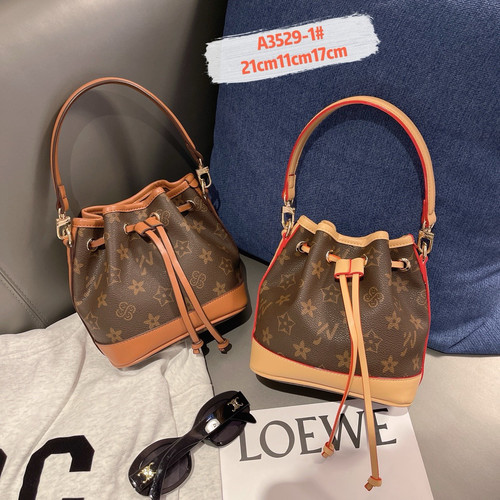 云朵包优草坊轻奢字母