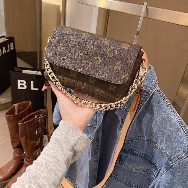 明星同款斜挎小包女新款优草坊女包2026软皮网红时尚潮真皮单肩包