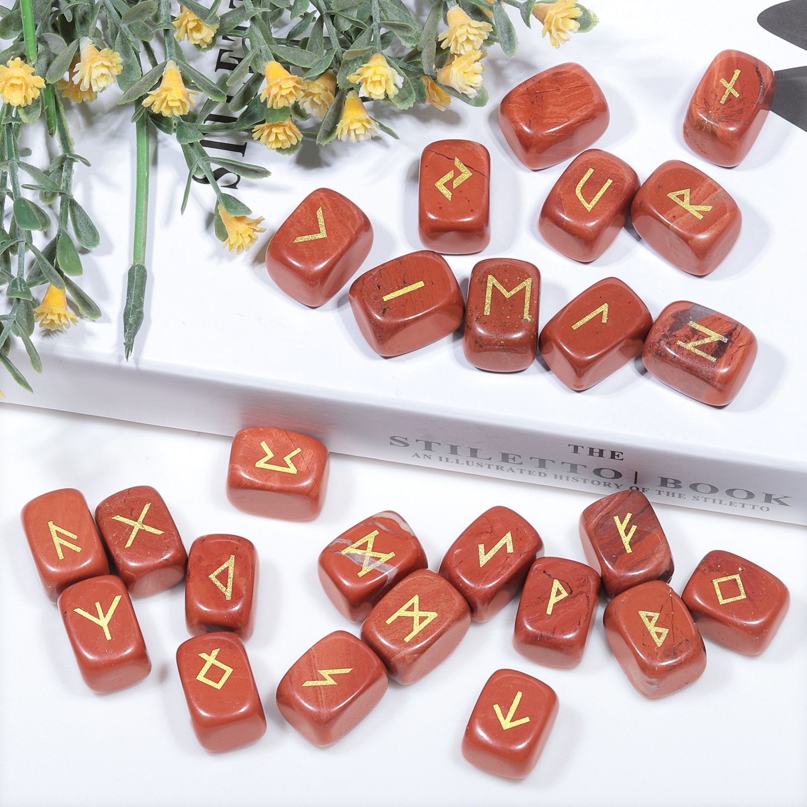 天然水晶石雕刻卢恩石符文如尼石 25粒组合不规则水晶能量石Runes