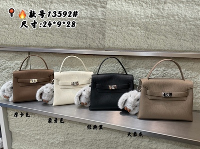 荔枝皮早春质感女包2025新款手提宴会高级洋气通勤斜挎毛兔挂件包