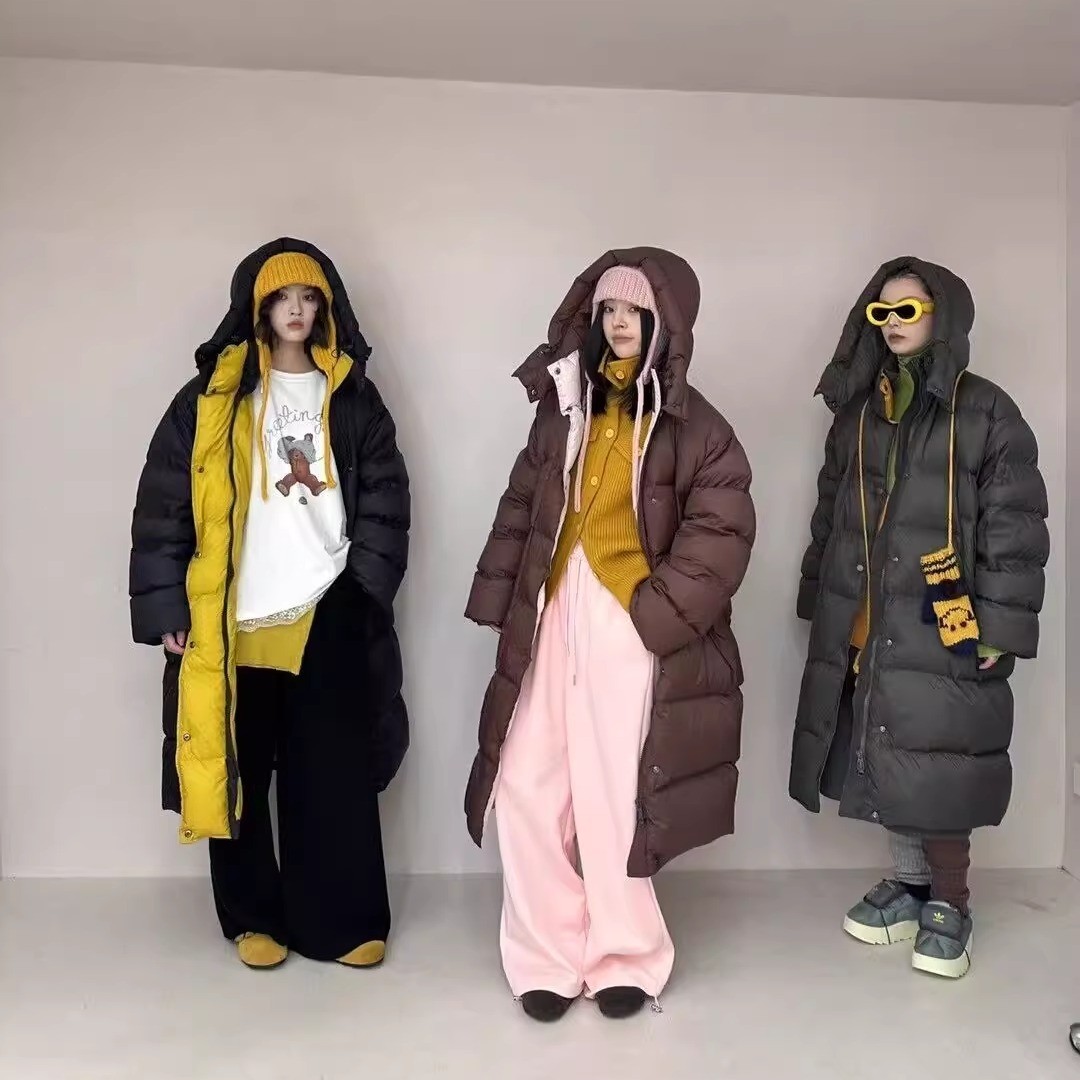 过膝长款连帽撞色拼接羽绒服女2024冬季新款大被子加厚白鸭绒外套