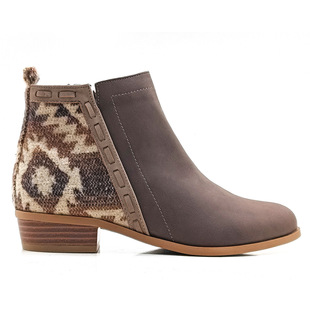 复古低跟圆头短靴马丁靴民族风拼接短靴女粗跟百搭侧拉链时装靴