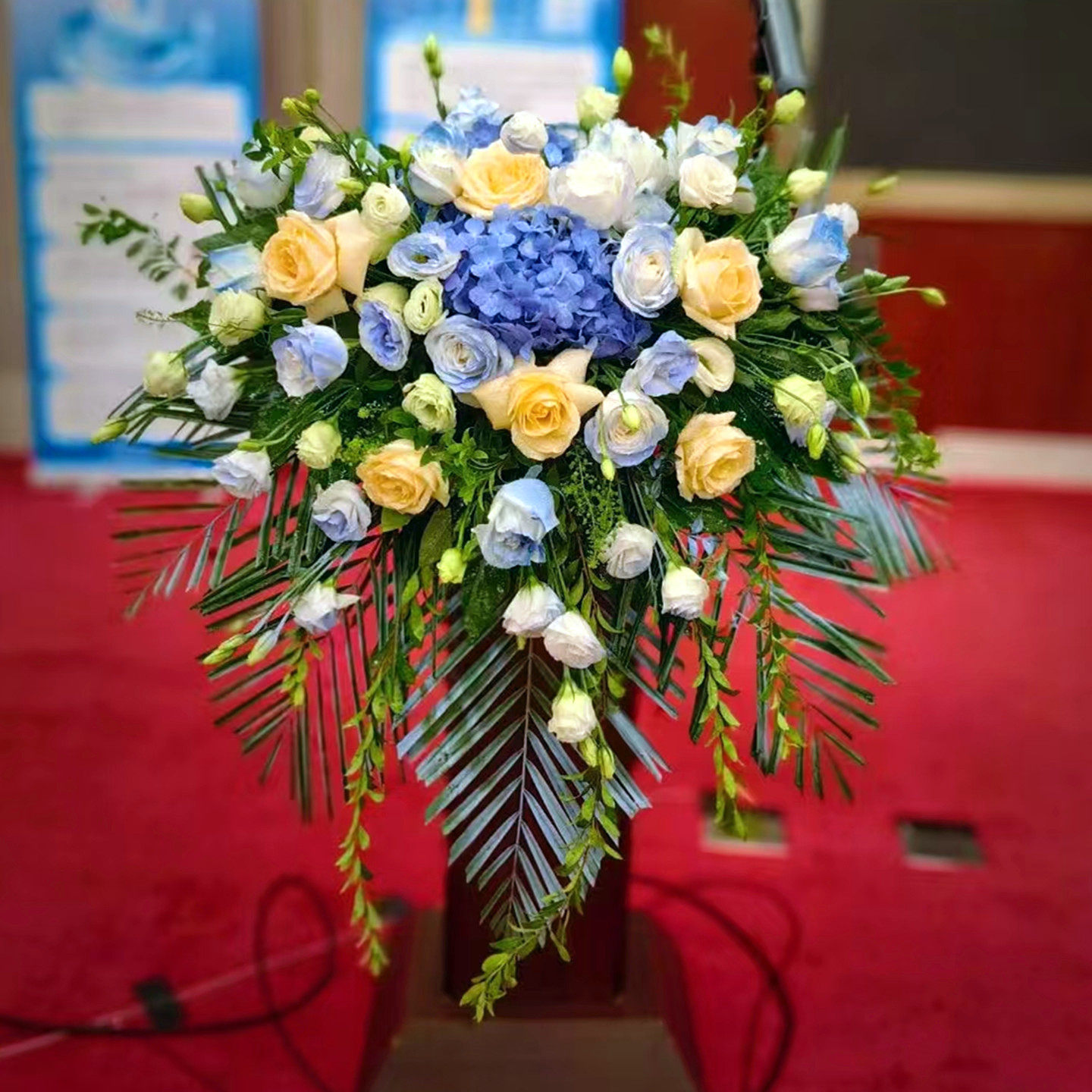 杭州同城演讲台花桌花商务用花