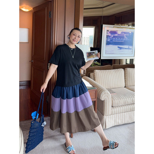 VOGANA戛纳家大码女装博主穿搭懒人裙夏时髦撞色荷叶边显瘦连衣裙