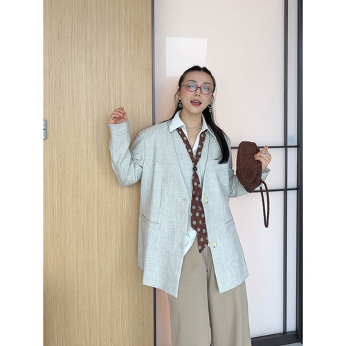 VOGANA戛纳家大码女装高智老钱风时髦解构假两件西装宽松显瘦外套