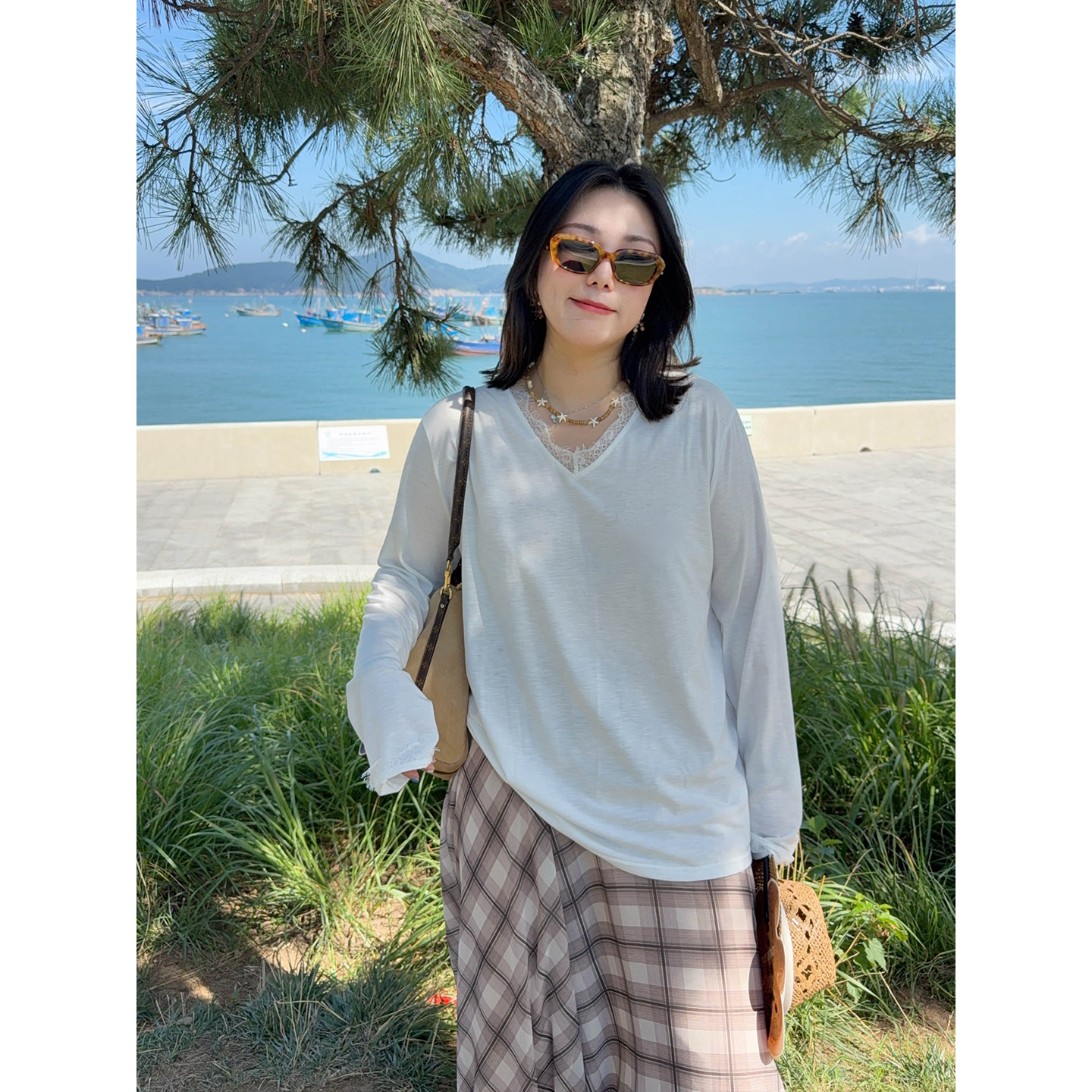 VOGANA戛纳家大码女装口碑简约纯欲风蕾丝拼接宽松显瘦长袖t恤秋